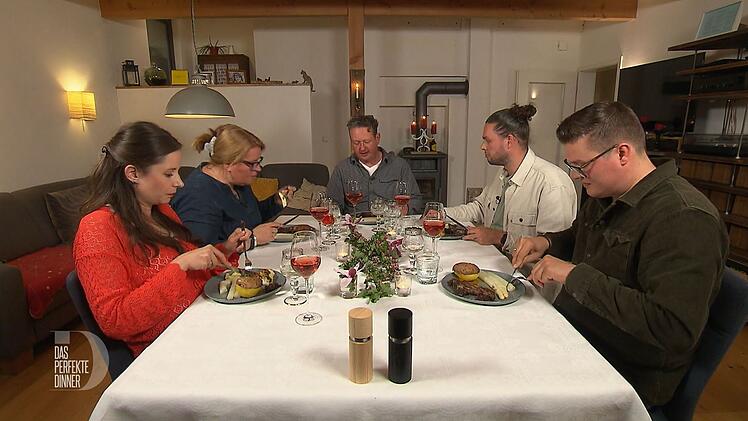 An Tag 2 in und um Münster trifft sich die "Dinner"-Truppe bei Olli (Mitte) in Ostbevern.