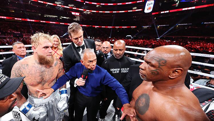 Den Kampf gegen den damals 27 Jahre alten Boxer und Web-Influencer Jake Paul (links) verlor der 58-j&auml;hrige Mike Tyson (rechts) nach Punktentscheidung.