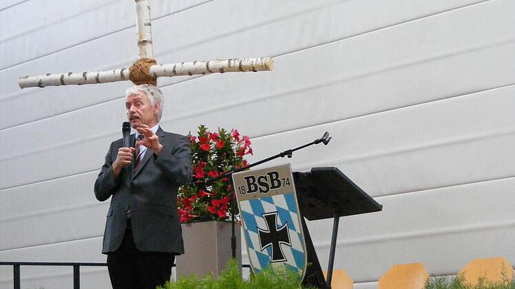 Gerhard Fritz von der Pädagogischen Hochschule in Schwäbisch-Gmünd hielt einen Vortrag über den Ersten Weltkrieg.  Foto: Mona Lisa Eigenfeld