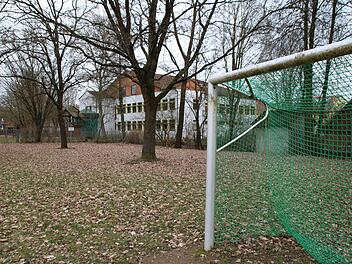 Über dieses Areal könnte die neue fußläufige Verbindung in die Altstadt entstehen. Gleichzeitig bestünde hier die Möglichkeit für die Kindergarteneltern, ihre Fahrzeuge abzustellen und gefahrlos den Kindergarten zu erreichen. Thomas Malz