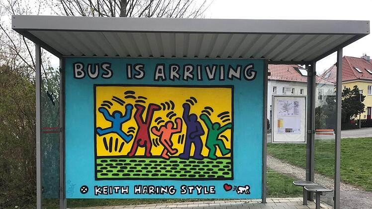 Graffiti von Alex Reuther a la Keith Karing, Wartehäuschen auf der Hut in CoburgFoto: Alex Reuther