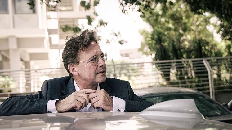 In der ZDF-Doku "Die Diplomaten - Inside Ausw&auml;rtiges Amt" ist man sich einig: Steffen Seiberts Job als Israel-Botschafter ist kein leichter.