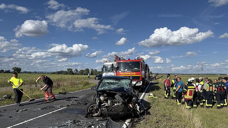 Vier Verletzte bei missglücktem Überholmanöver im Kreis Schweinfurt