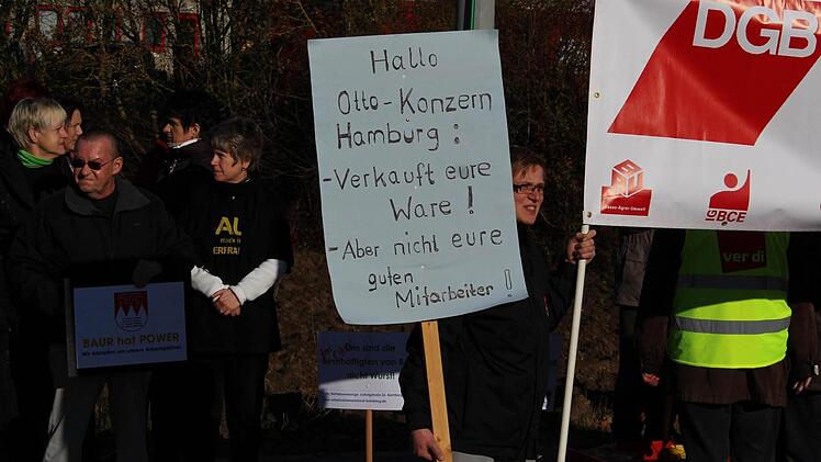 Die Botschaften der Baur-Belegschaft und des Deutschen Gewerkschaftsbundes an die  Otto-Gruppe waren deutlich. Fotos: Bastian Girg