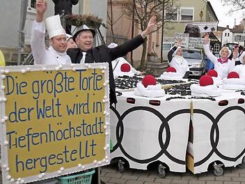 Eine tanzende Riesentorte - nur leider nicht zum EssenFoto: Anette Schreiber