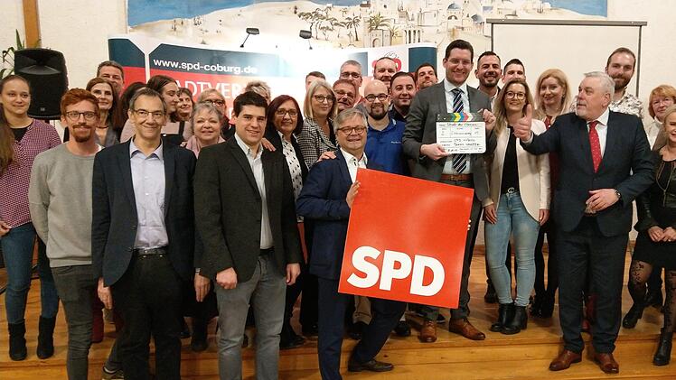 Viele junge Leute und fast die komplette Stadtratsfraktion treten (wieder) für die SPD  zur Kommunalwahl in Coburg an. Foto: Simone Bastian