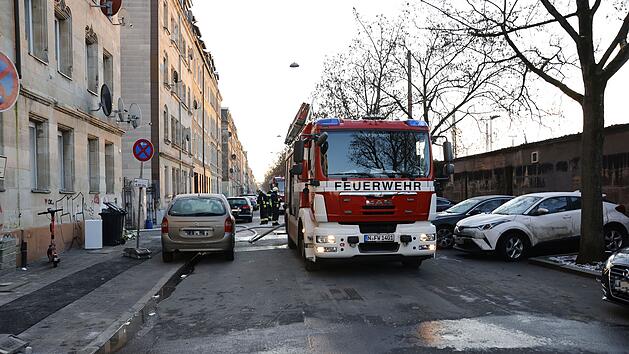 Nürnberg Gostenhof: Feuerwehr löscht Brand