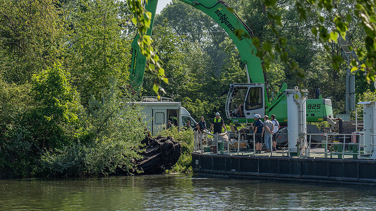 Gestohlenes Auto nach 20 Jahren aus Main-Donau-Kanal in Forchheim gezogen