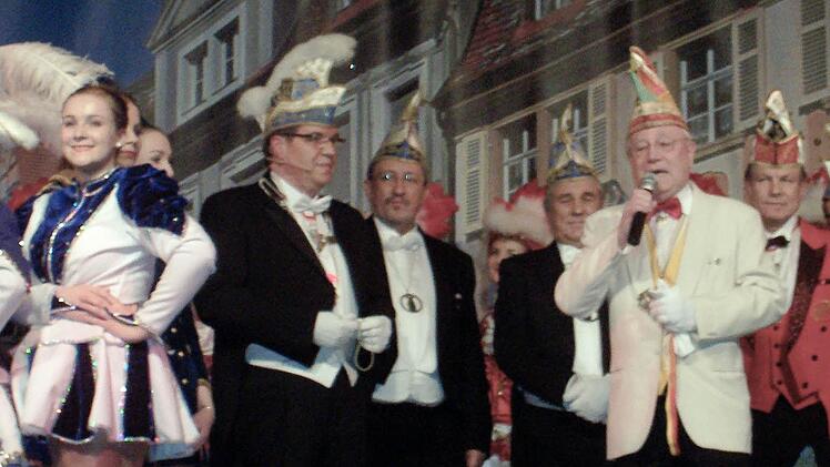 Ehrenpräsident Rainer Lieske von den Karnevalsfreunden Einbeck kommt seit 25 Jahren zur Prunksitzung nach Kitzingen.