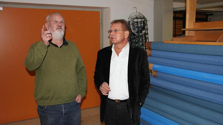 Architekt Winfried Lebok (links) und Bürgermeister Wolfgang Beiergrößlein.