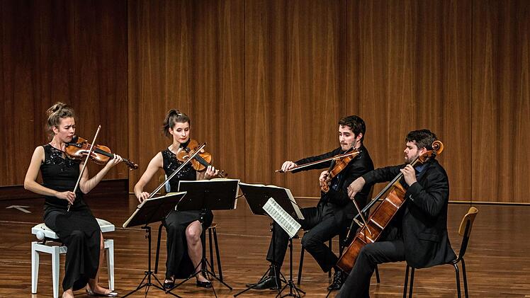 Wie das Aris Quartett das Publikum im Coburger Kongresshaus mit  Werken von Beethoven und Bartók nachhaltig beeindruckte.