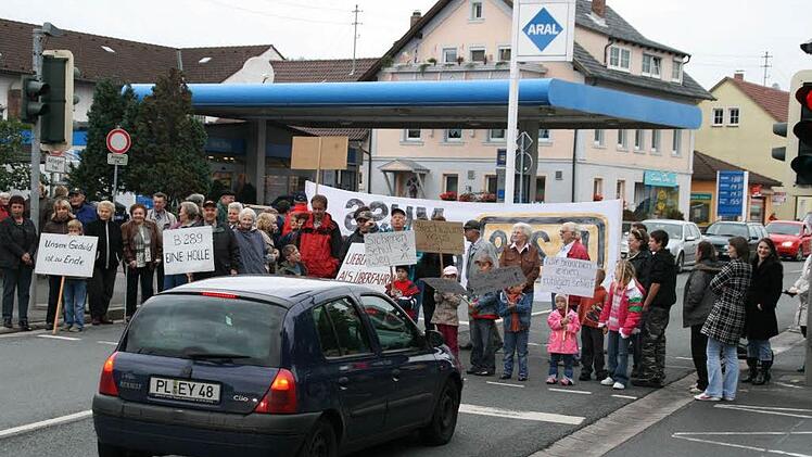 September 2008: Für den Bau der Umgehung  gibt es immer wieder Demonstrationen. Archiv/Matthias Beetz
