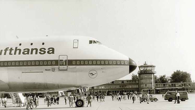 Flughafen Nürnberg: Abschied von "Königin  der Lüfte" - Airport über die Boeing 747
