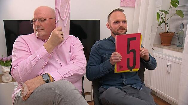 "Hat nur 50 Prozent geliefert", begr&uuml;ndet Jan (rechts) seine schlechte Bewertung f&uuml;r Nele.