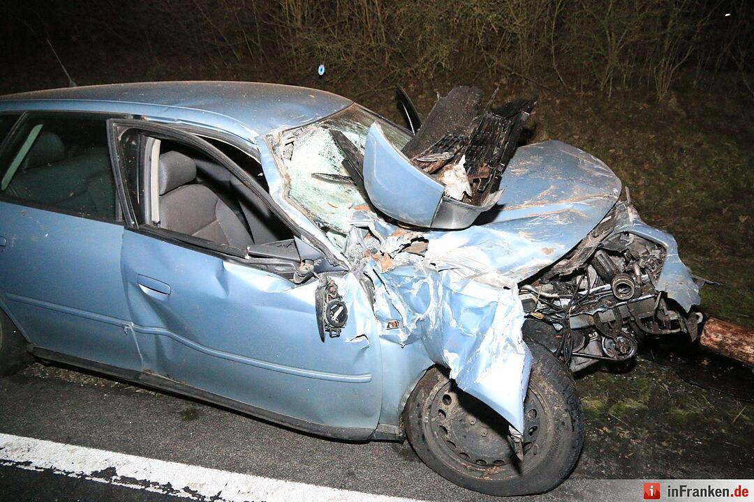 Unfall mit Holztraktor auf B279 bei Reckendorf