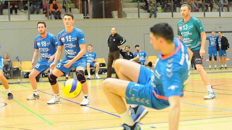 Es wird komplizierter: Premieren-Saison in der 2. Bundesliga hatten Hammelburgs Volleyballer auf dem dritten Platz abgeschlossen. Aktuell kämpft die Mannschaft um den Klassenerhalt. Etwas aus dem Tritt geraten sind die Hammelburger Volleyballer in der Vorrunde. Nichts, was nicht korrigierbar wäre. Foto: ssp