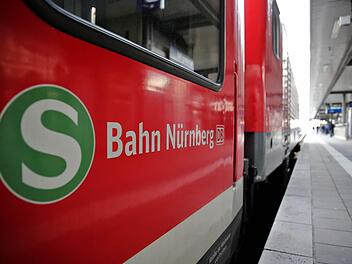 Eine S-Bahn im Nürnberger HauptbahnhofDaniel Karmann/dpa