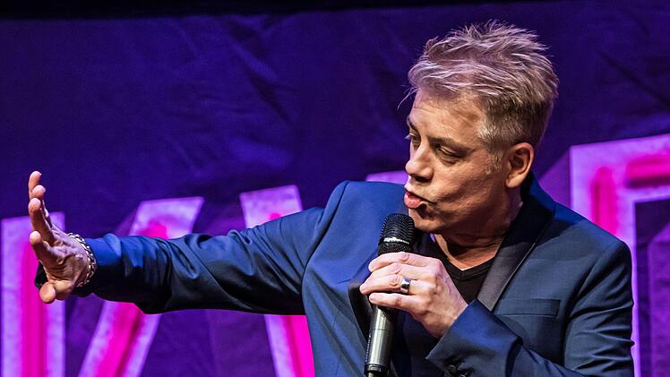 Umjubeltes Gastspiel im ausverkauften Kongresshaus: Michael Mitermeier stellte sein neues Programm in Coburg vor.Foto: Jochen Berger