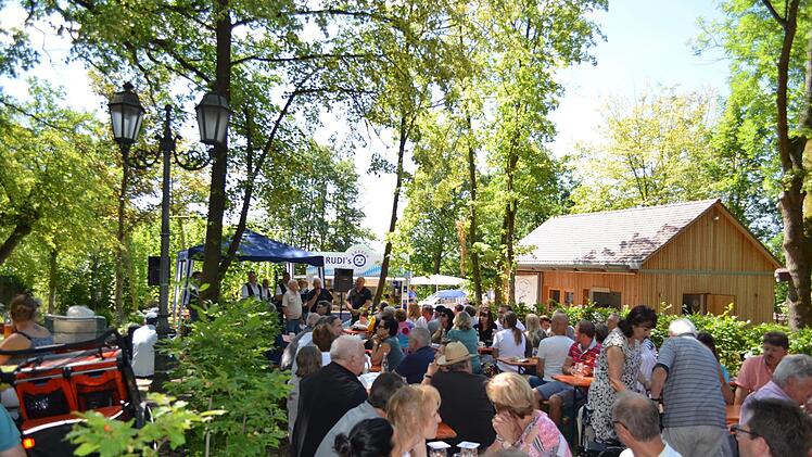 Der Frühschoppen war gut besucht. Foto: Larissa Händel