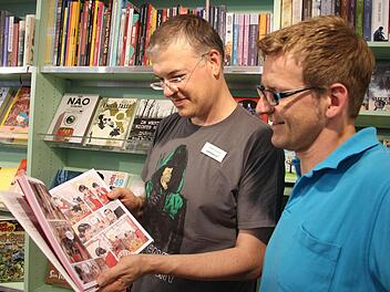 Filialleiter Volker Zauner (li.) und sein Chef Jürgen Reichert sind selbst begeisterte Comic-Leser. Deshalb stecken sie in den Bamberger Laden "Comixart" jede Menge Herzblut.  Foto: Rudolf Görtler