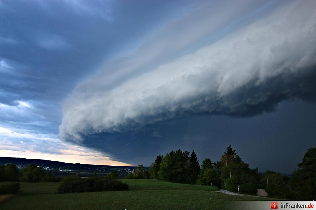 Gewitterfront über Bamberg und Umgebung
