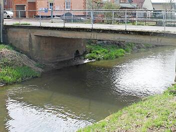Bald beginnen in Gräfenholz die Bauarbeiten: Die Baunachbrücke wird abgerissen und durch eine neue ersetzt. Dadurch kommt es zur Vollsperrung der Verbindungsstraße Sendelbach-Gräfenholz.  Foto: Janina Reuter