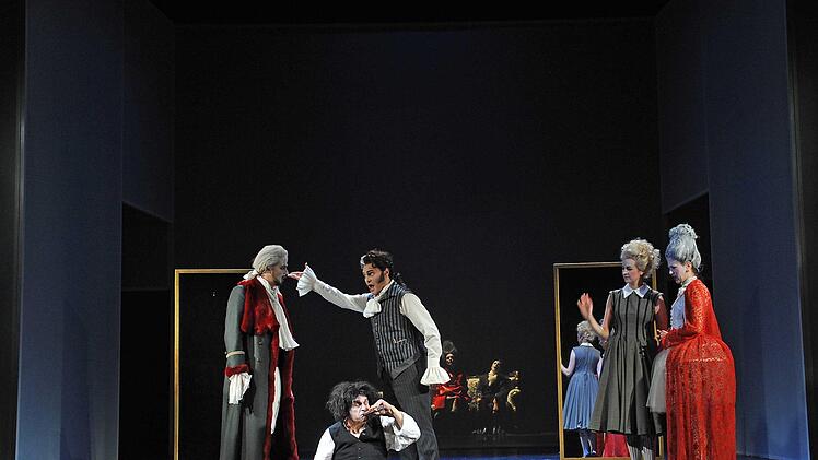 Szene aus der Coburger Inszenierung von Mozarts Oper "Die Hochzeit des Figaro". Die Wiederaufnahme Premiere findet am 23. September statt.Foto: Andrea Kremper