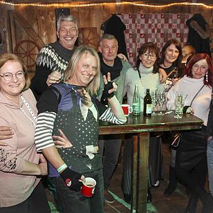 Beste Partystimmung bei voller Hütte.