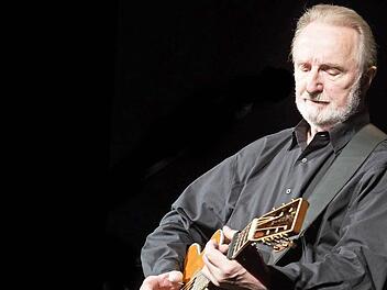 Liedermacher Hannes Wader bei seinem Konzert in Bamberg Fotos: Barbara Herbst