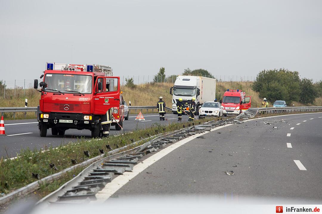 Lkw kracht nach Reifenplatzer auf A73 in Leitplanke