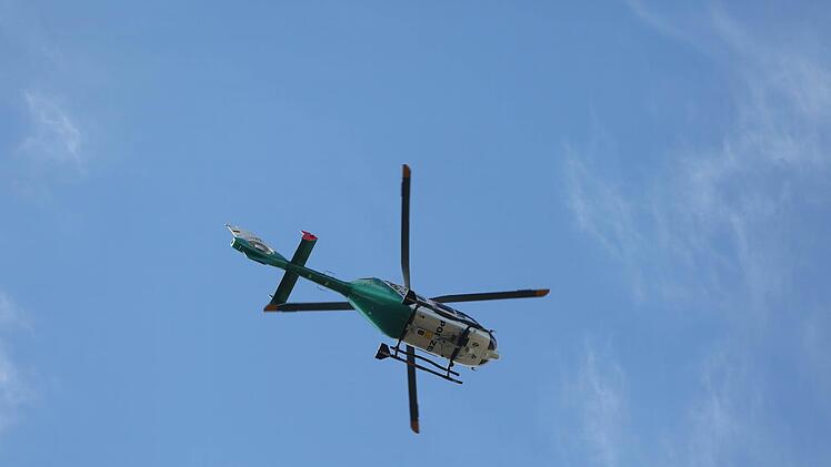 Aktuell kreist ein Polizeihubschrauber über Fürth (MIttelfranken). Grund dafür, ist eine Fahndung. Symbolbild: Grundmann/News5
