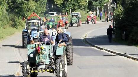 Rund 90 Fahrzeuge lang war die Traktorenwallfahrt.