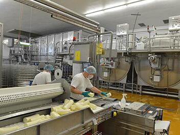 In der Produktionshalle herrscht reger Betrieb. Fotos: Ronald Rinklef