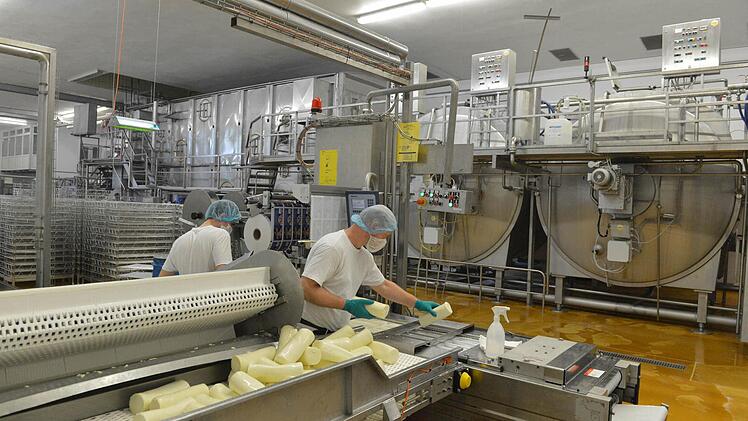 In der Produktionshalle herrscht reger Betrieb. Fotos: Ronald Rinklef