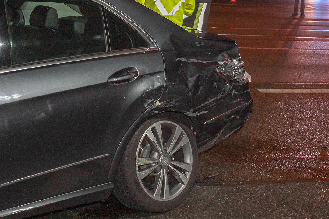 Nürnberg: Rettungswagen kollidiert bei Einsatzfahrt mit Auto – zwei Verletzte
