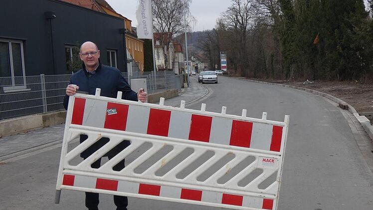 Bürgermeister Thomas Stadelmann gab am Freitag die Sander Straße offiziell für den Verkehr frei.
