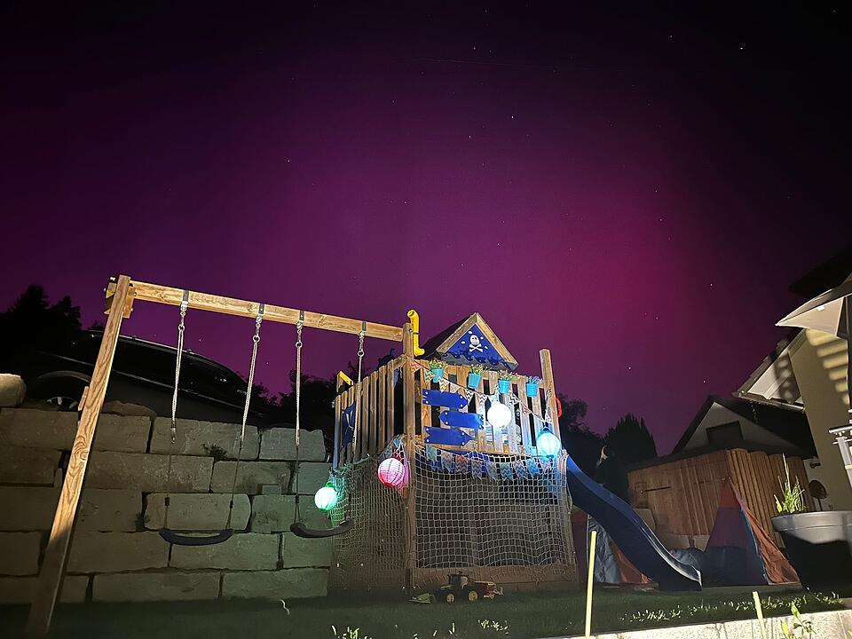 Polarlichter über Franken: Himmelsspektakel liefert spektakuläre Bilder