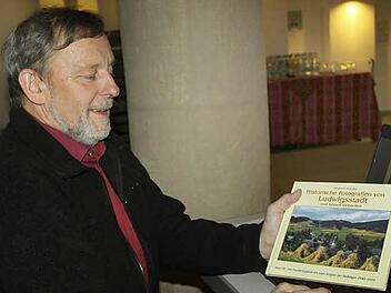 Siegfried Scheidig will mit seinen Werken der Nachwelt einen Einblick in die Historie von Ludwigsstadt vermitteln. Foto: Veronika Schadeck