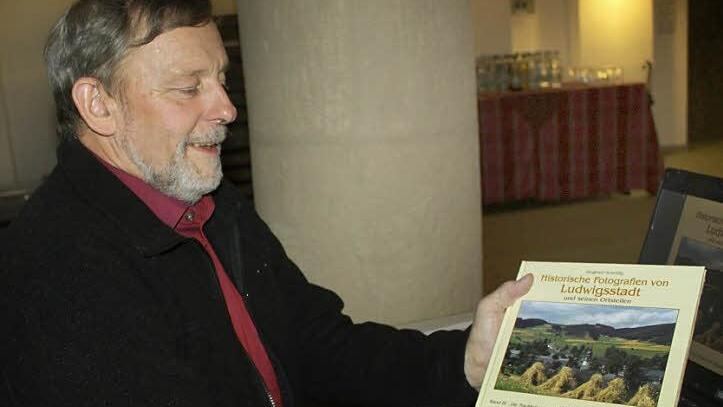 Siegfried Scheidig will mit seinen Werken der Nachwelt einen Einblick in die Historie von Ludwigsstadt vermitteln. Foto: Veronika Schadeck
