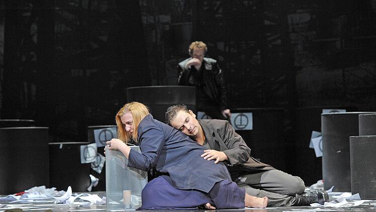 Szene aus Bellinis "Norma" am Landestheater Coburg.Foto: Andrea Kremper