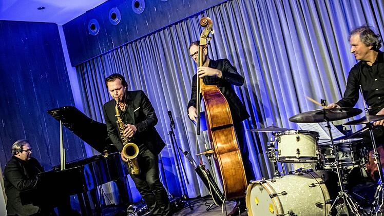 David Gazarov, Mulo Francel, Sven Faller und Robert Kainar (von links) gastierten bei "Leise am Markt" in Coburg.Foto: Jochen Berger