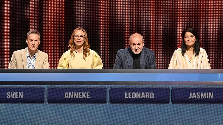 Legen sich mit den Profi-Quizteilnehmern an (von links): Sven Lorig, Anneke Kim Sarnau, Leonard Lansink und Jasmin Tabatabai.