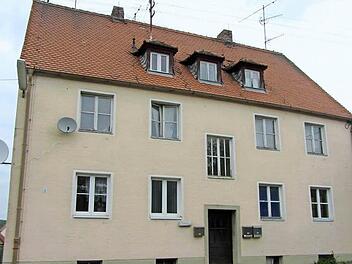 Mit einem Aufwand von 392 000 Euro soll das Pödeldorfer Gemeindehaus saniert werden, um fünf bis sechs anerkannte Flüchtlingsfamilien zu beherbergen. Der Staat bezuschusst die Modernisierung mit 82 Prozent der Kosten. Foto: Gemeinde Litzendorf