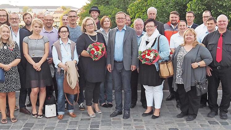 Bei einem Empfang würdigte OB Andreas Starke die Sandkerwa-Helfer.  Foto: Gerhard Beck