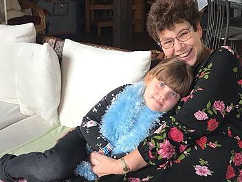 Die ehemalige SPD-Landtagsabgeordnete Susann Biedefeld genießt es, nun mehr Zeit für ihre Familie zu haben. Mit Enkeltochter Klara bastelt und backt sie gerne. Foto: privat