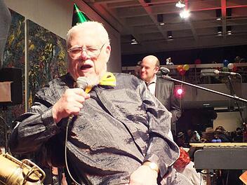 Bill Ramsey singt auch im Sitzen gut. Fotos: Manfred Welker