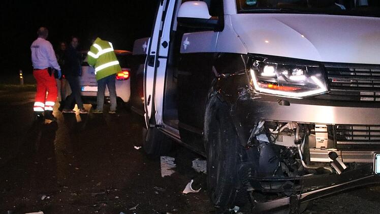 Großer Sachschaden entstand bei einem Unfall am Ortsausgang von Garitz Richtung Albertshausen. Foto: Ralf Ruppert