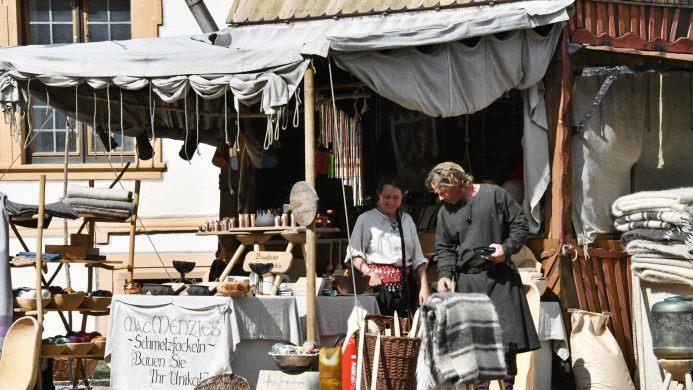 Mittelalterliches Flair wohin man schaute. Am Wochenende wurde in Maria Bildhausen das Rad der Zeit zurück gedreht. Hanns Friedrich