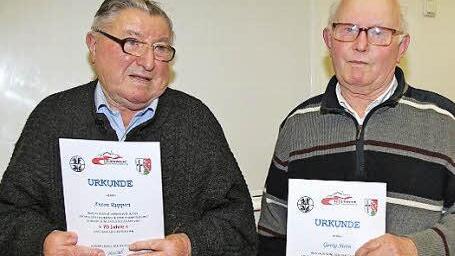 Zu den ältesten Mitgliedern der Hammelburger Feuerwehr zählen Anton Ruppert und Georg Stein. Sie sind seit 70 Jahren dabei.