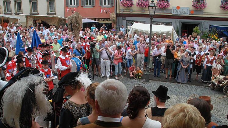 Festauftakt auf dem Marktplatz am Sonntagvormittag